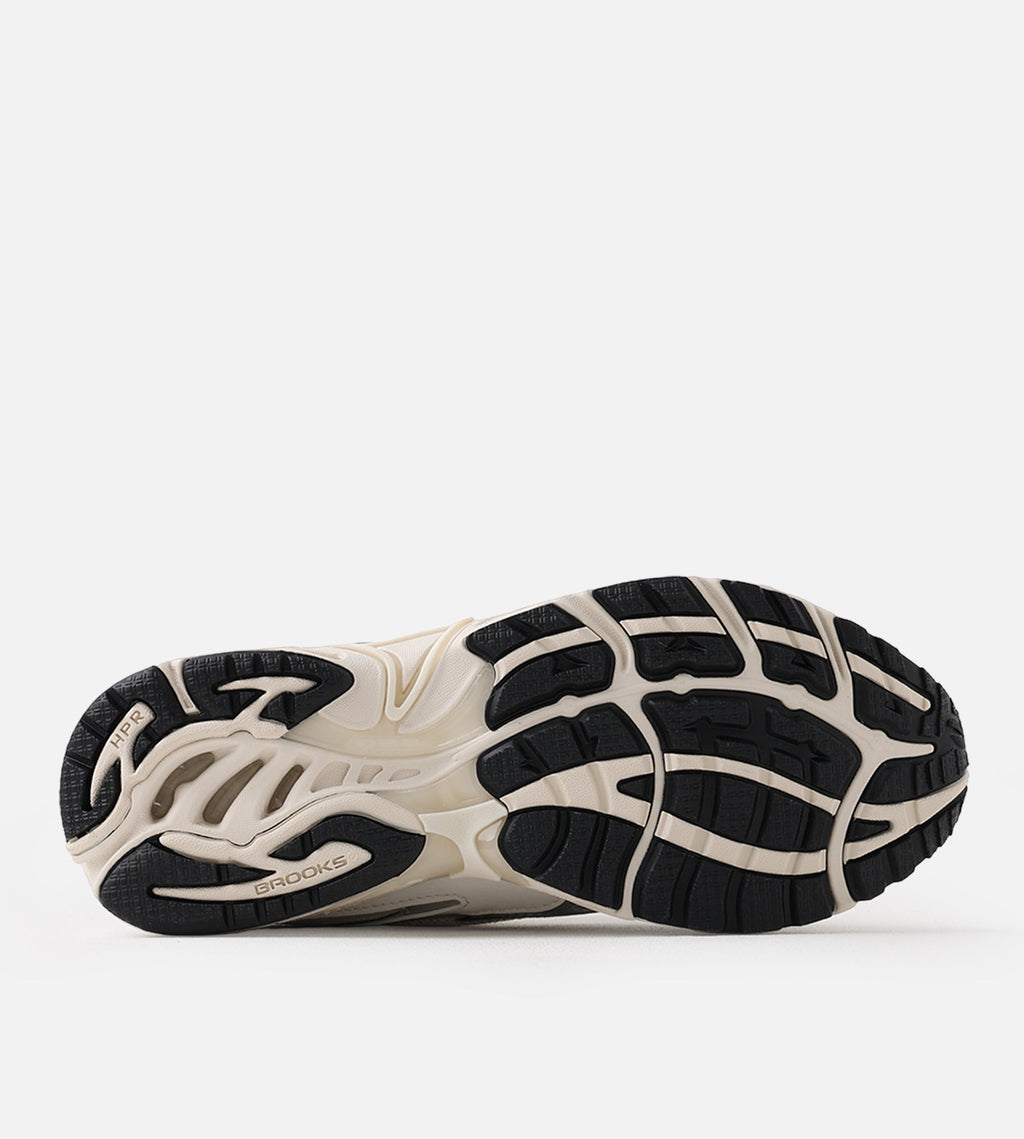 Brooks Adrenaline GTS 4 Coconut Milk Silver Eggnog