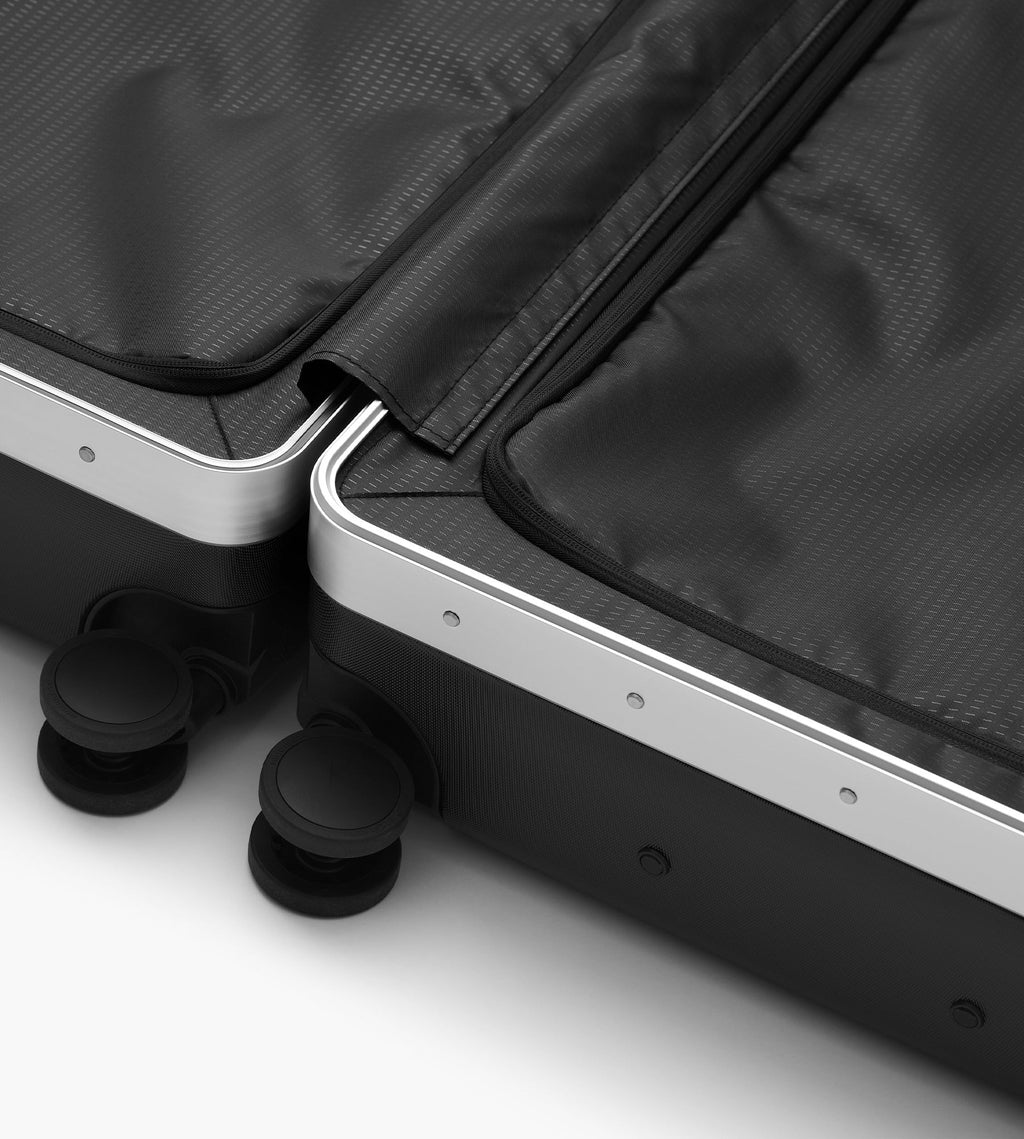 D__b__™ Ramverk Pro Front-access Carry-on Silver
