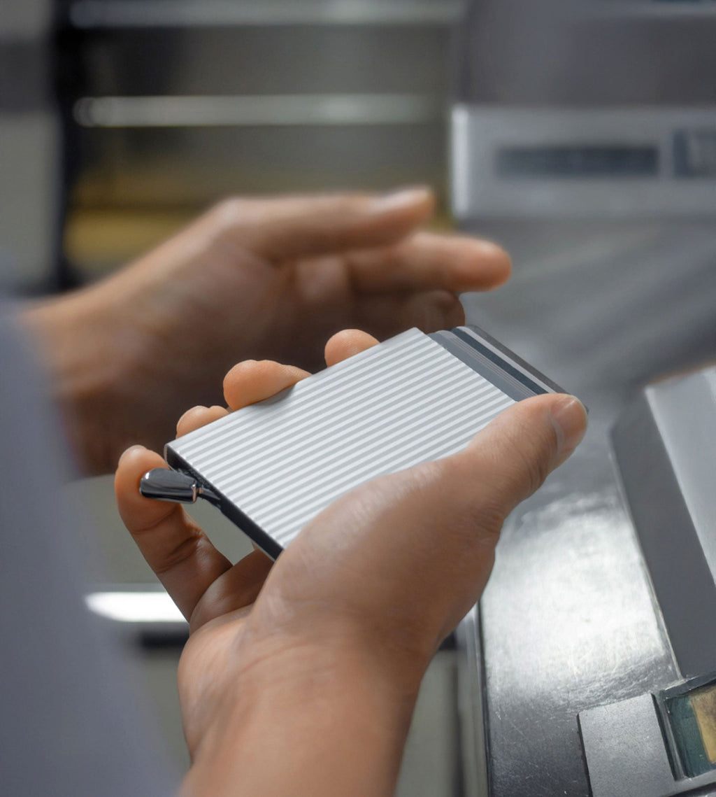 SECRID Cardprotector Fluted Silver+