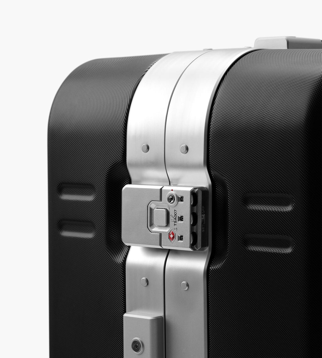 D__b__™ Ramverk Pro Check-in Luggage Large Silver